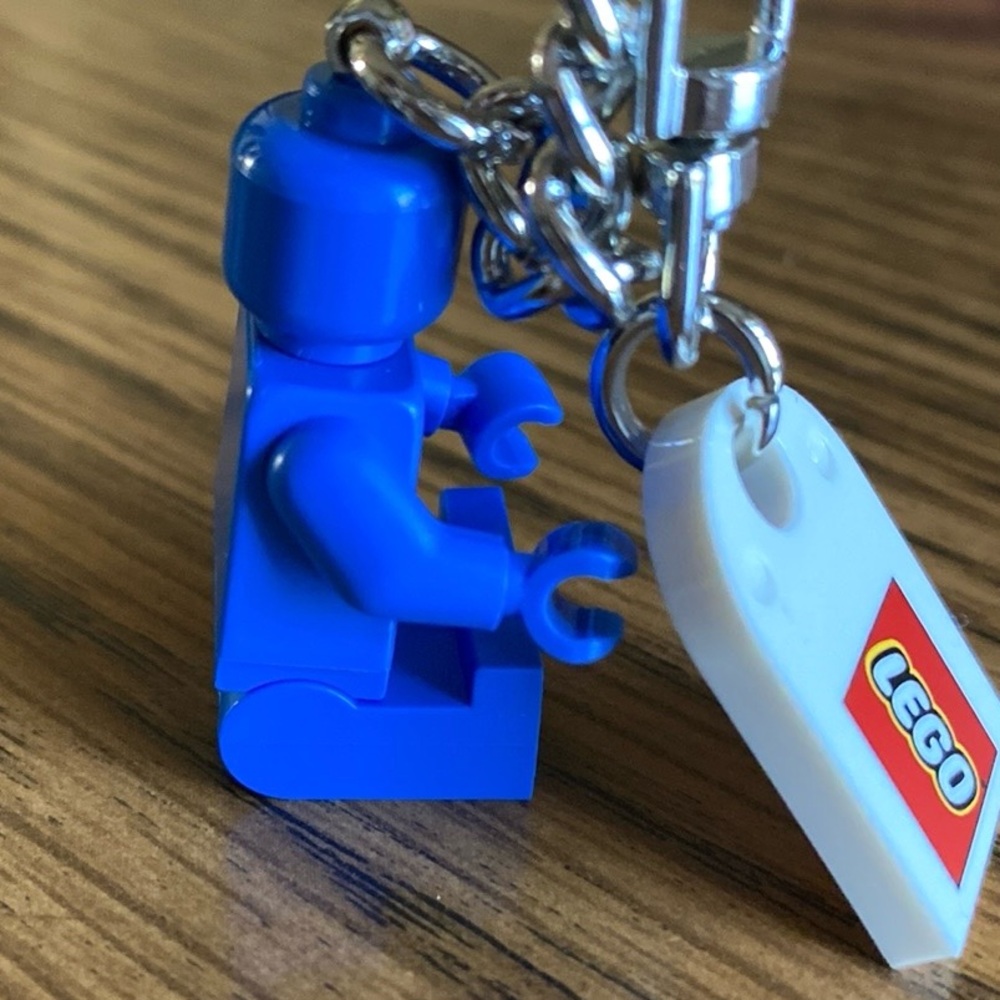 Lego VIP Mini Figure 854090 Keychain - Picture 4 of 13